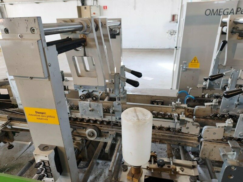 OMEGA 110 : Plieuse-colleuse industrielle haute performance pour emballage carton
